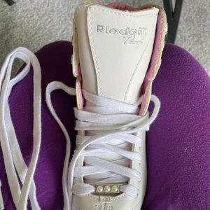 Riedell Pearl Figure Skates